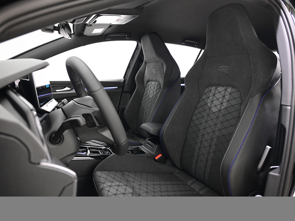 Volkswagen Golf VIII 1.5 eTSI R-LINE FACELIFT CAM ACC LM18