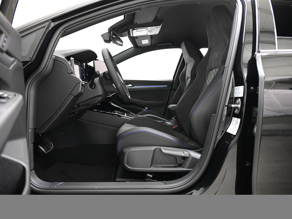 Volkswagen Golf VIII 1.5 eTSI R-LINE FACELIFT CAM ACC LM18