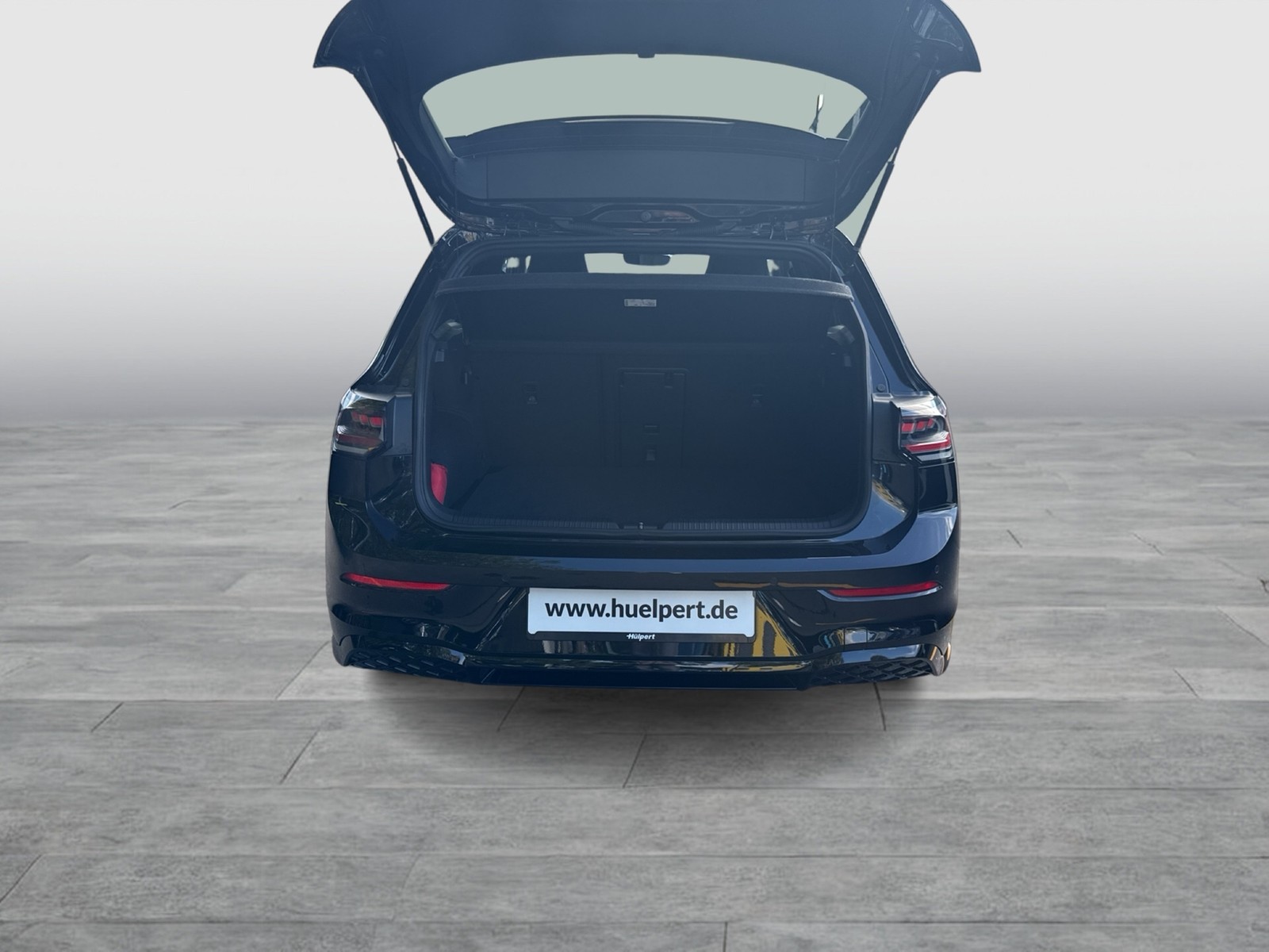 Volkswagen Golf VIII 1.5 eTSI R-LINE BLACK STYLE CAM LM18