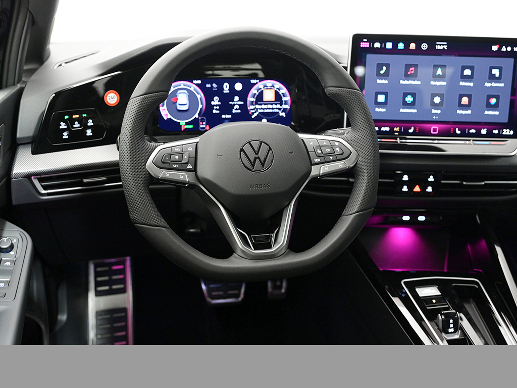 Volkswagen Golf VIII 1.5 eTSI R-LINE FACELIFT CAM ACC LM18