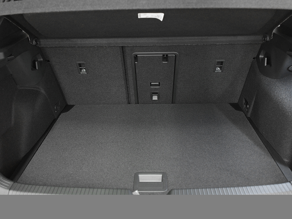 Volkswagen Golf VIII 1.5 eTSI R-LINE FACELIFT CAM ACC LM18