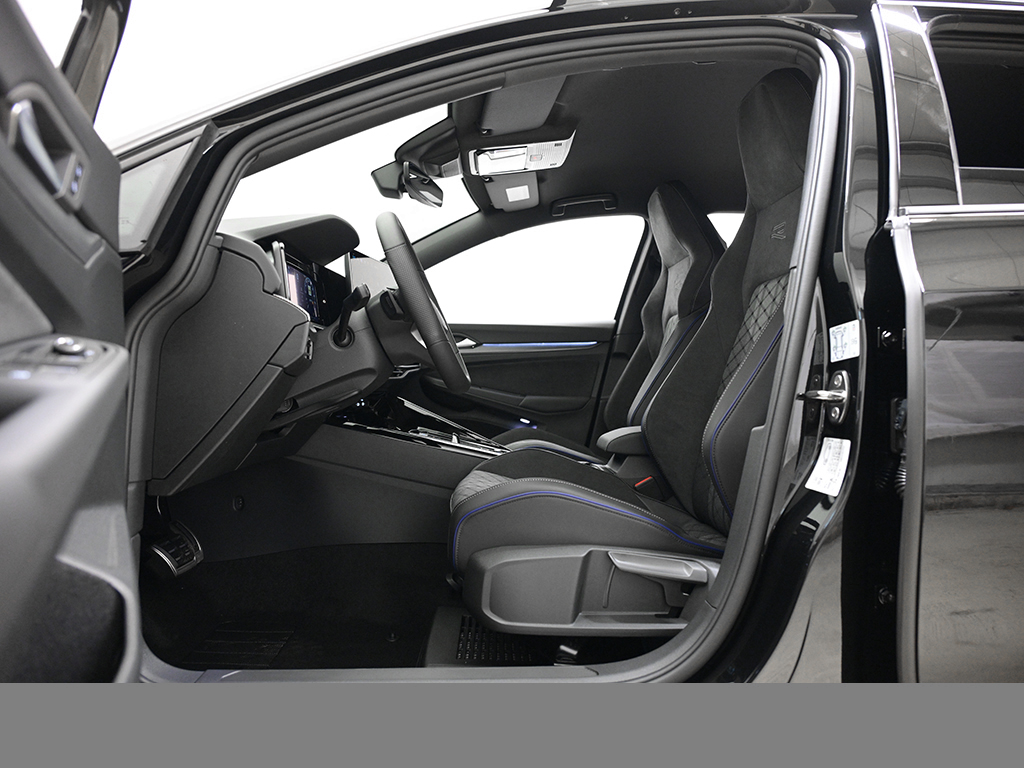 Volkswagen Golf VIII 1.5 eTSI R-LINE FACELIFT CAM ACC LM18