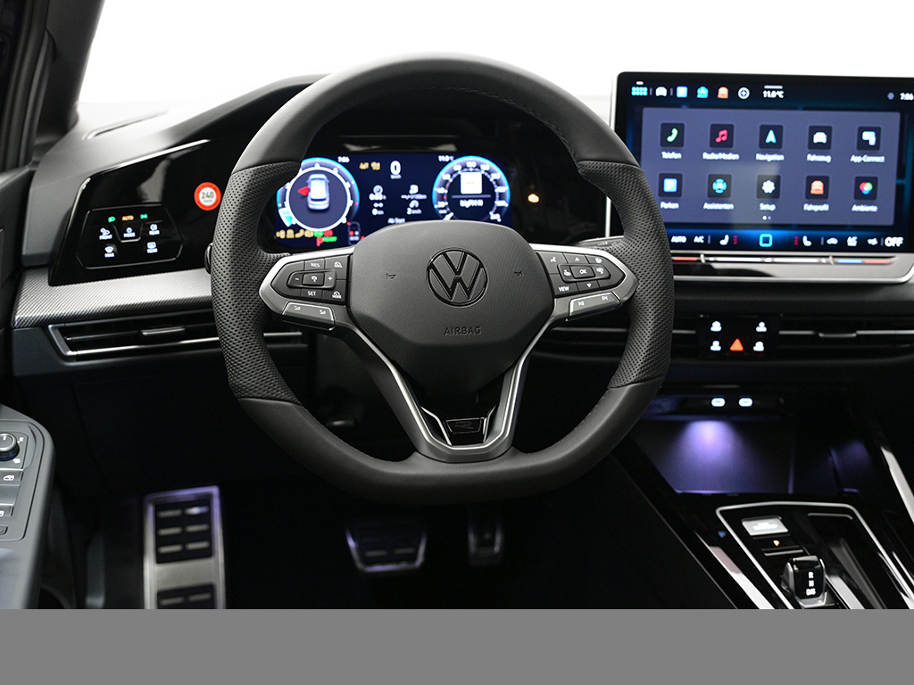 Volkswagen Golf VIII 1.5 eTSI R-LINE FACELIFT CAM ACC LM18