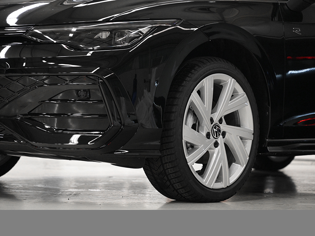 Volkswagen Golf VIII 1.5 eTSI R-LINE FACELIFT CAM ACC LM18