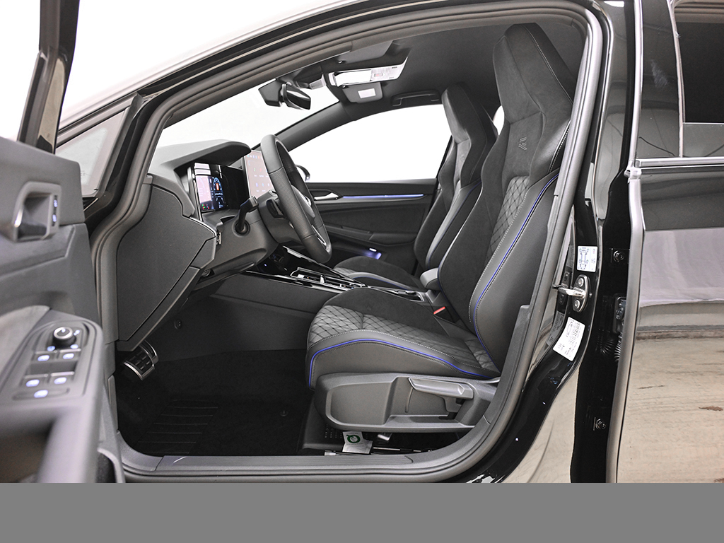 Volkswagen Golf VIII 1.5 eTSI R-LINE FACELIFT CAM ACC LM18