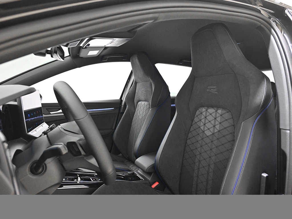 Volkswagen Golf VIII 1.5 eTSI R-LINE FACELIFT CAM ACC LM18