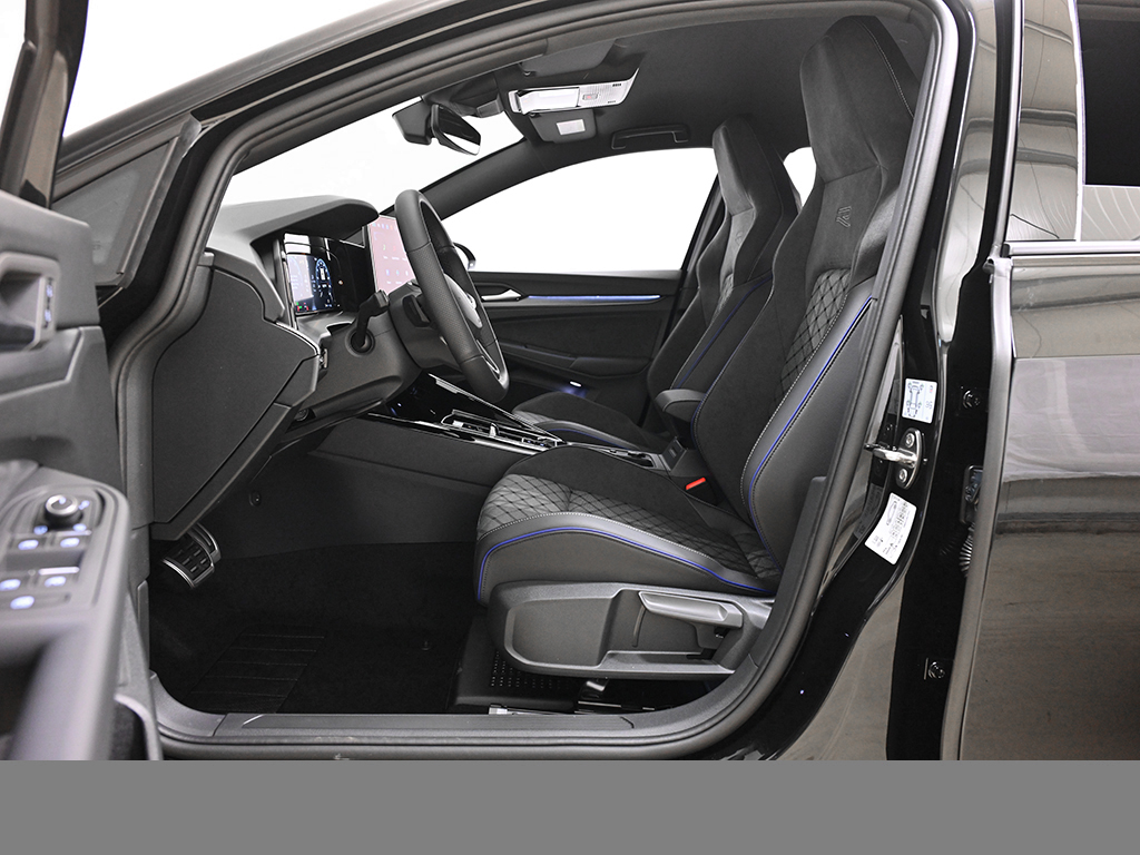 Volkswagen Golf VIII 1.5 eTSI R-LINE FACELIFT CAM ACC LM18