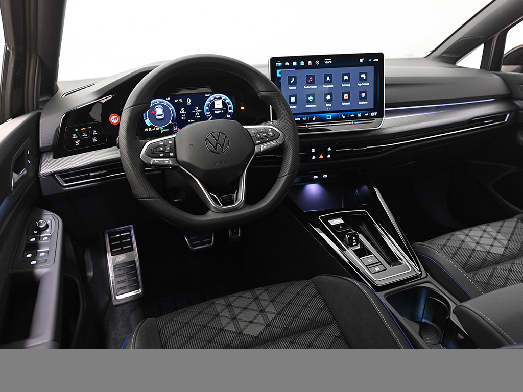 Volkswagen Golf VIII 1.5 eTSI R-LINE FACELIFT CAM ACC LM18