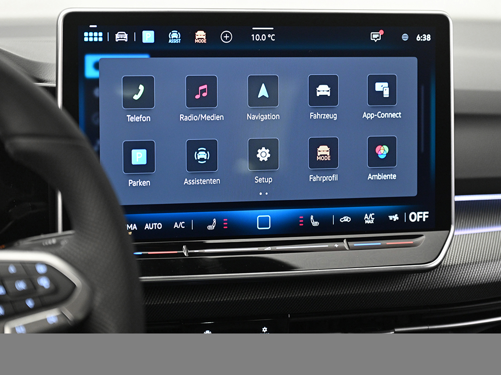 Volkswagen Golf VIII 1.5 eTSI R-LINE FACELIFT CAM ACC LM18