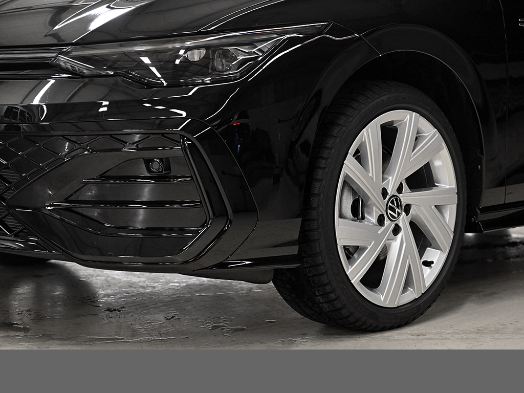 Volkswagen Golf VIII 1.5 eTSI R-LINE FACELIFT CAM ACC LM18