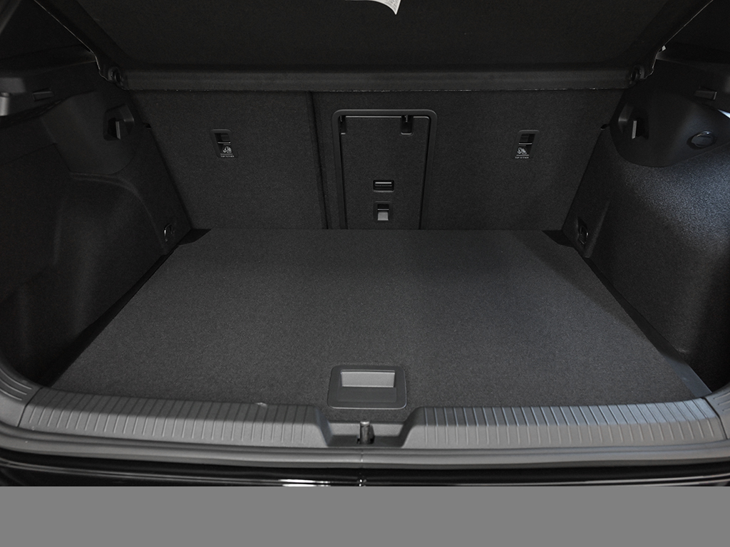 Volkswagen Golf VIII 1.5 eTSI R-LINE FACELIFT CAM ACC LM18