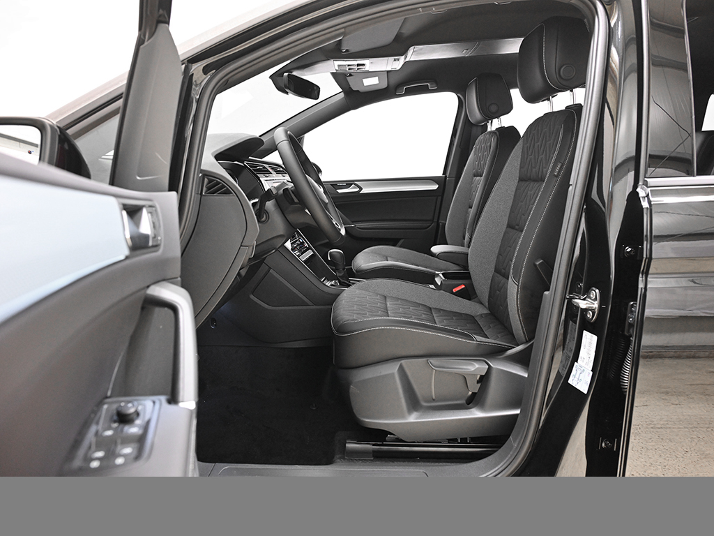 Volkswagen Touran 1.5 ENERGY 7SITZE CAM ACC LM17 NAVI