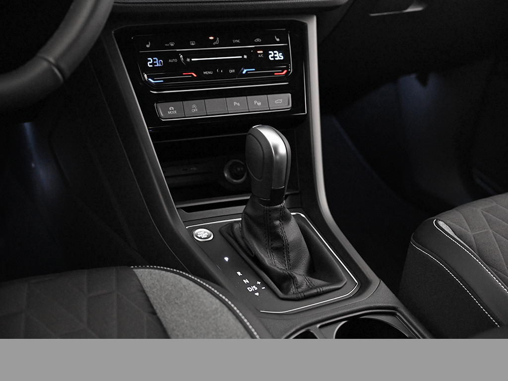 Volkswagen Touran 1.5 ENERGY 7SITZE CAM ACC LM17 NAVI