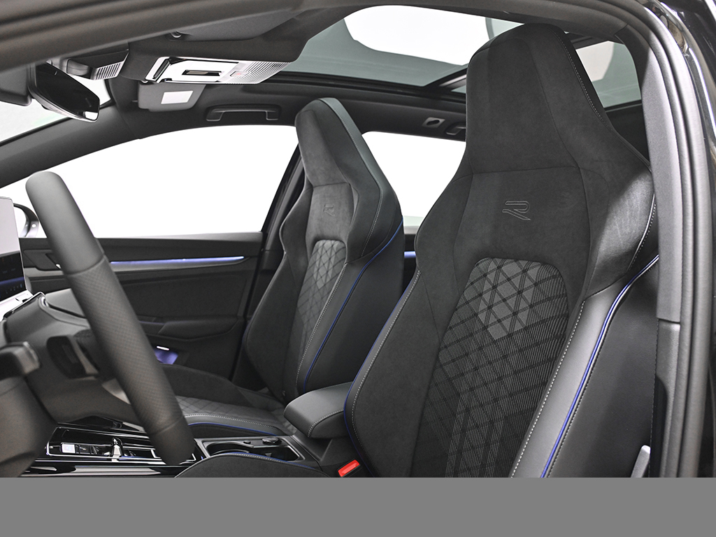 Volkswagen Golf Variant VIII 2.0 R-LINE BLACKSTYLE PANO CAM