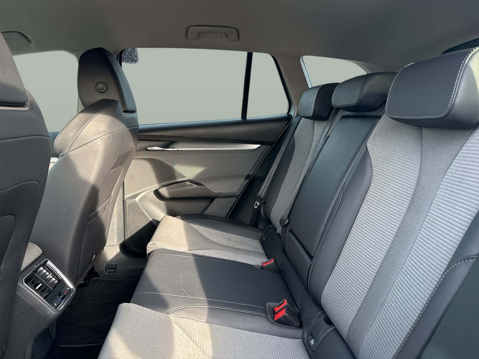 Skoda Enyaq 60 LOFT CAM LM19 NAVI SITZHEIZUNG LED DAB