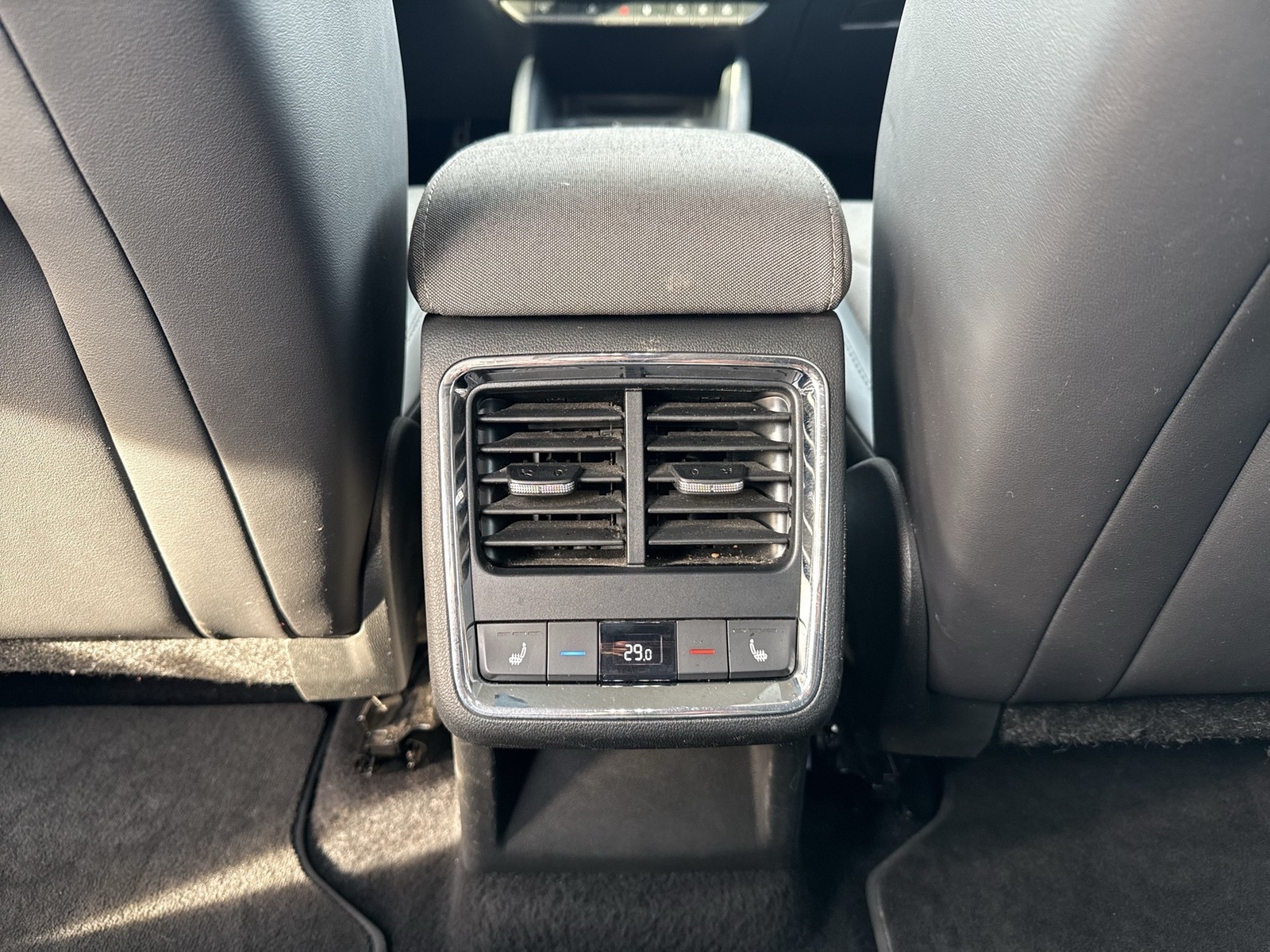 Skoda Enyaq 60 LOFT CAM LM19 NAVI SITZHEIZUNG LED DAB