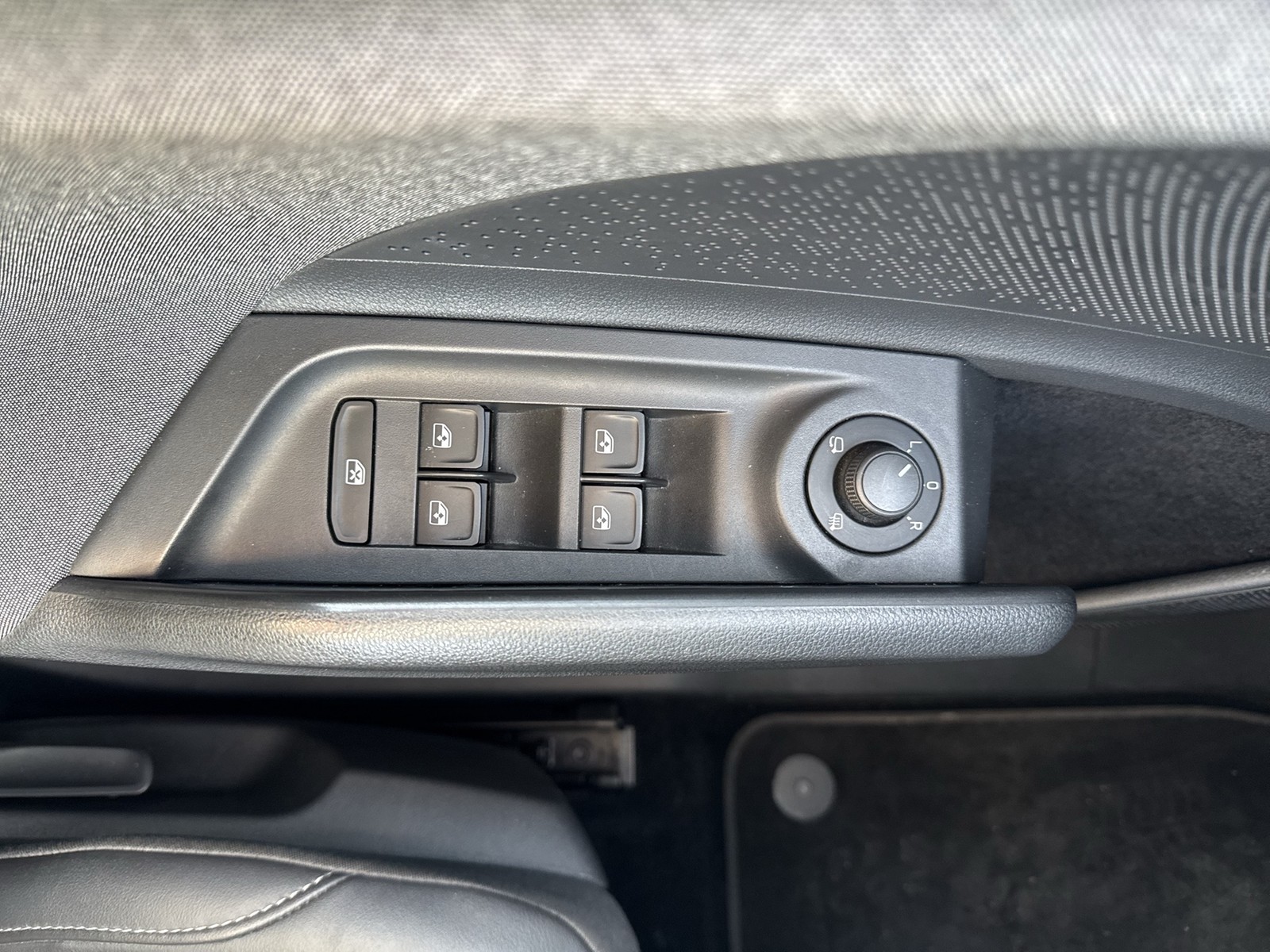 Skoda Enyaq 60 LOFT CAM LM19 NAVI SITZHEIZUNG LED DAB