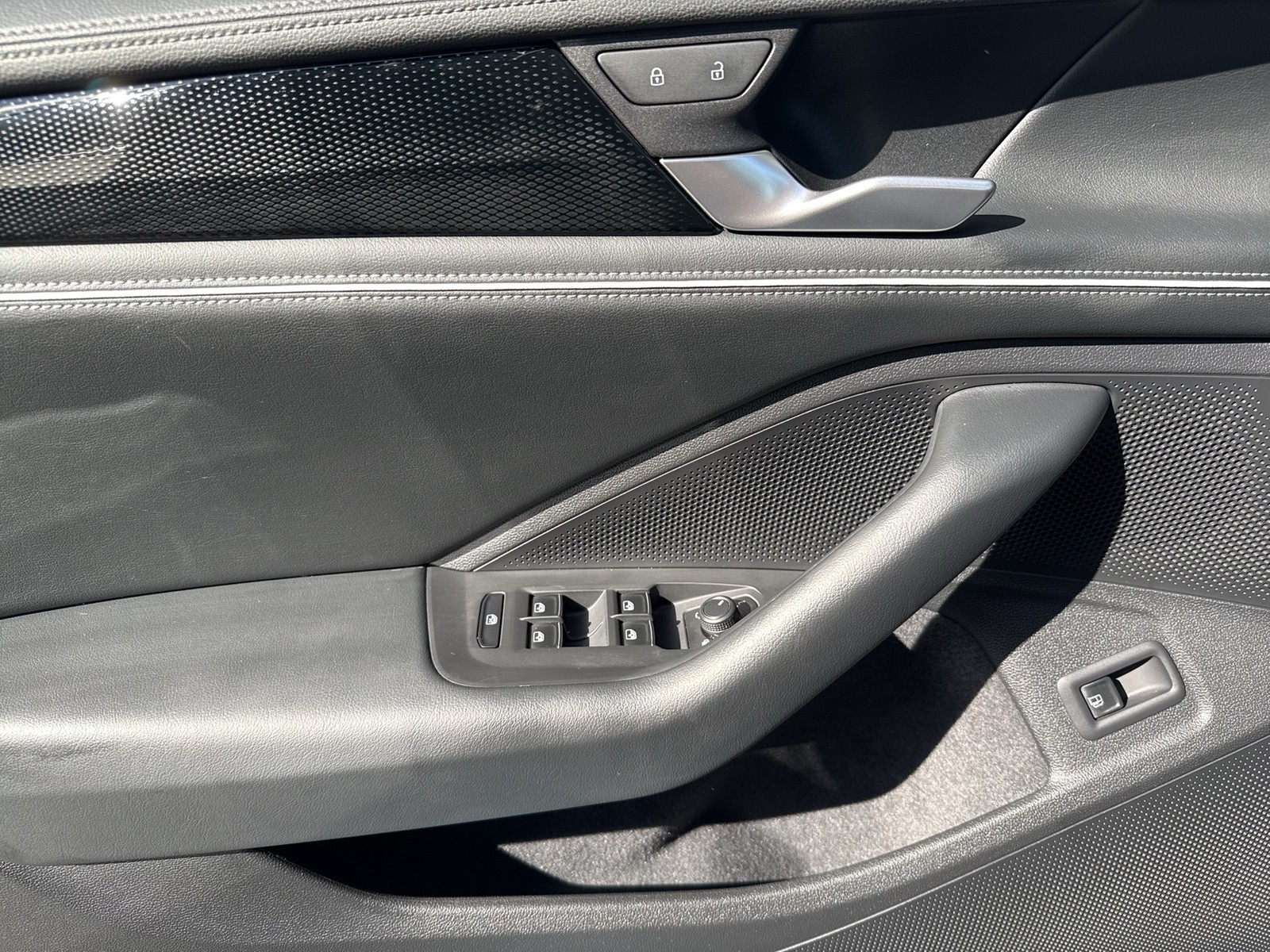 Volkswagen Passat Variant 1.5 HYBRID BUSINESS AHK CAM ACC