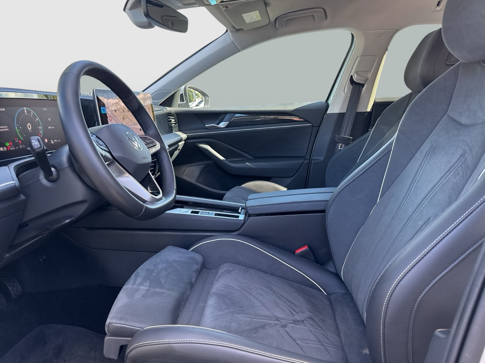 Volkswagen Passat Variant 1.5 HYBRID BUSINESS AHK CAM ACC