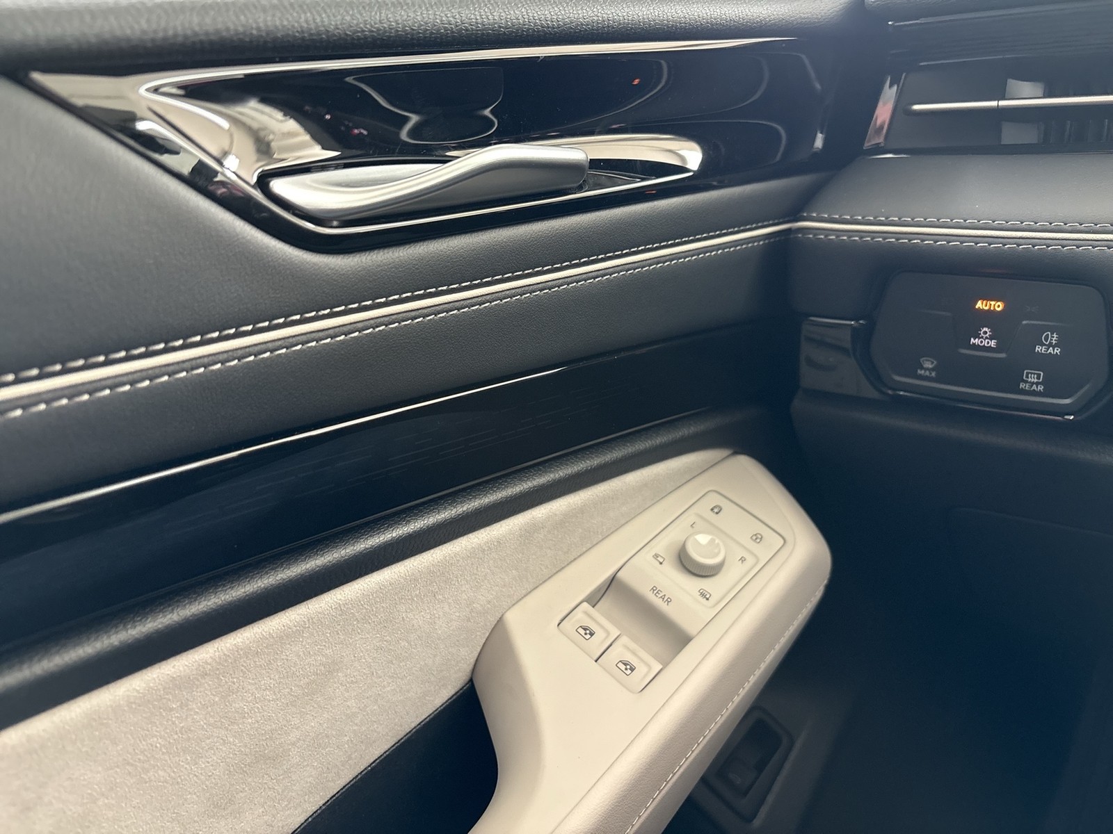 Volkswagen ID.7 Tourer PRO S BLACKSTYLE WÄRMEPUMPE AHK LM20