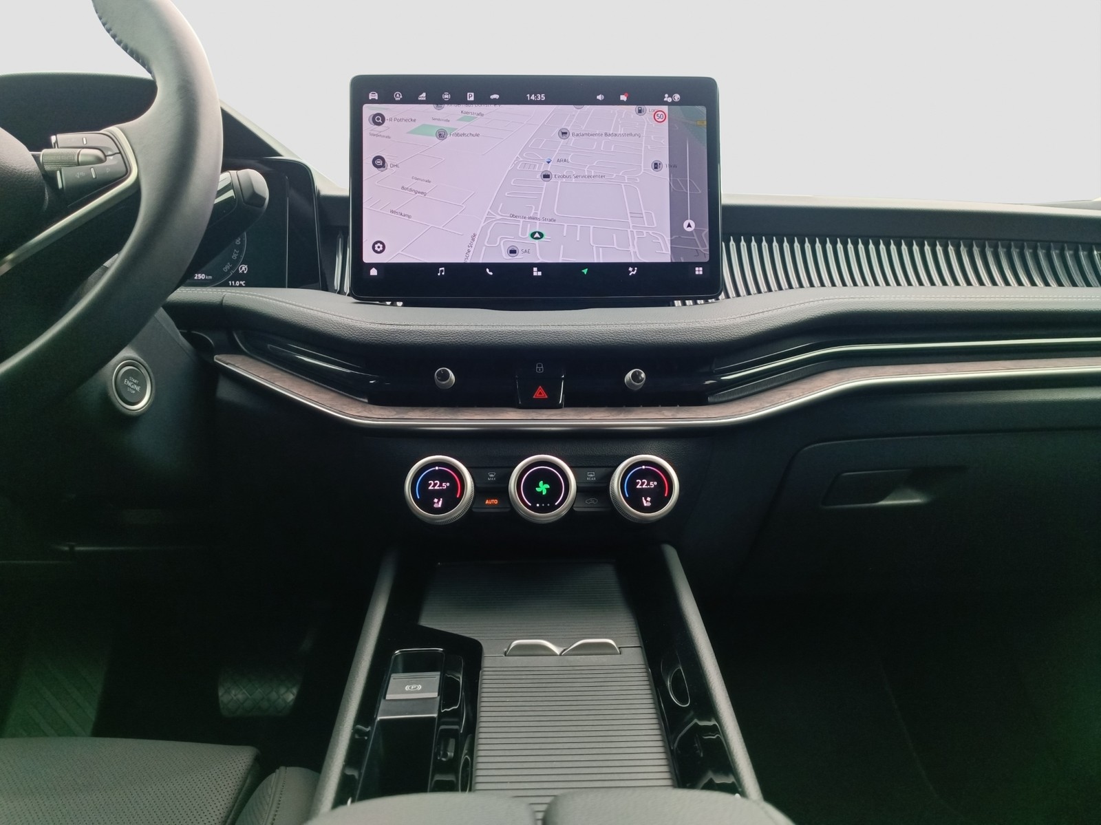 Skoda Superb Combi 2.0TDI DSG L&K NEUES MODELL LEDER MASSAGESITZ NAVI ANHÄNGERK.