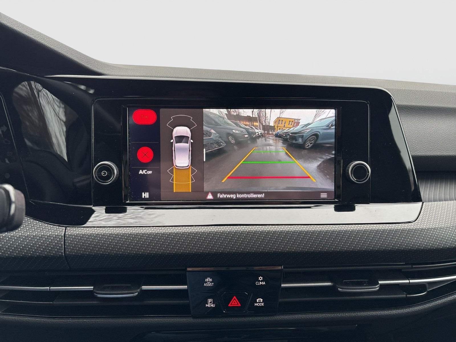 Volkswagen Golf VIII 1.5 eTSI R-LINE CAM ACC CARPLAY LM17