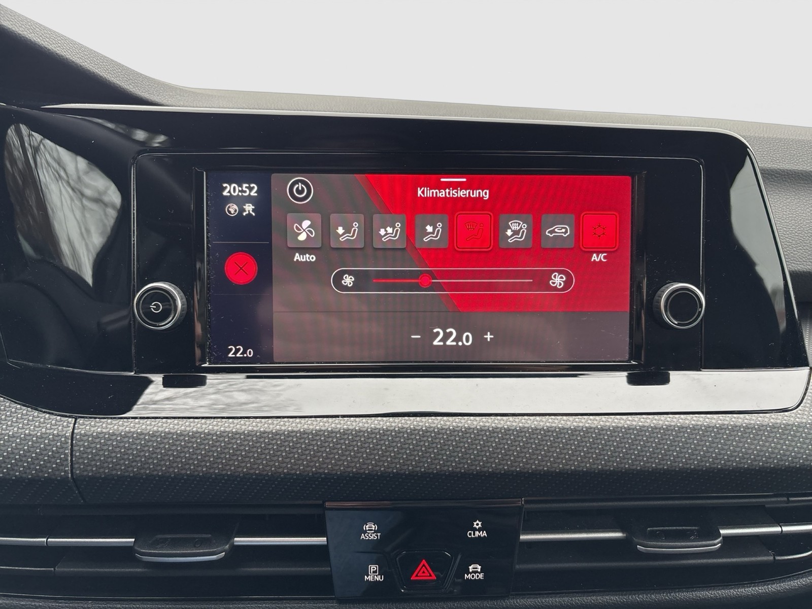 Volkswagen Golf VIII 1.5 eTSI R-LINE CAM ACC CARPLAY LM17