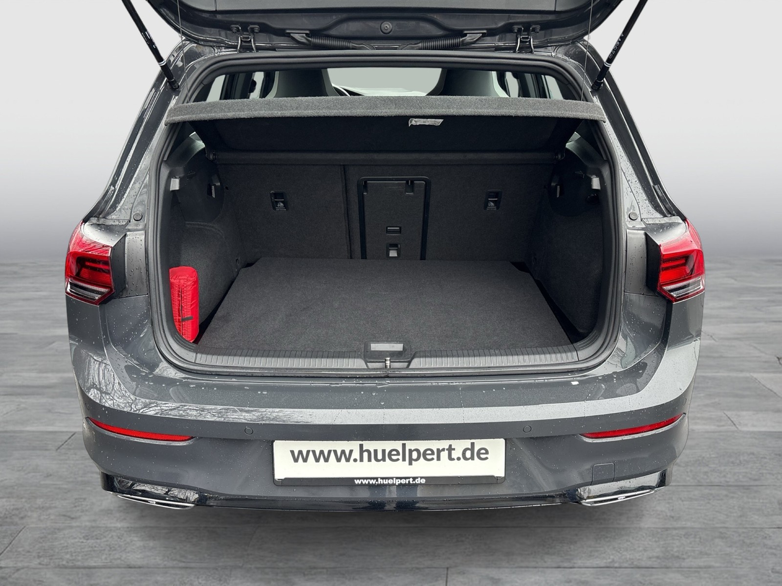 Volkswagen Golf VIII 1.5 eTSI R-LINE CAM ACC CARPLAY LM17