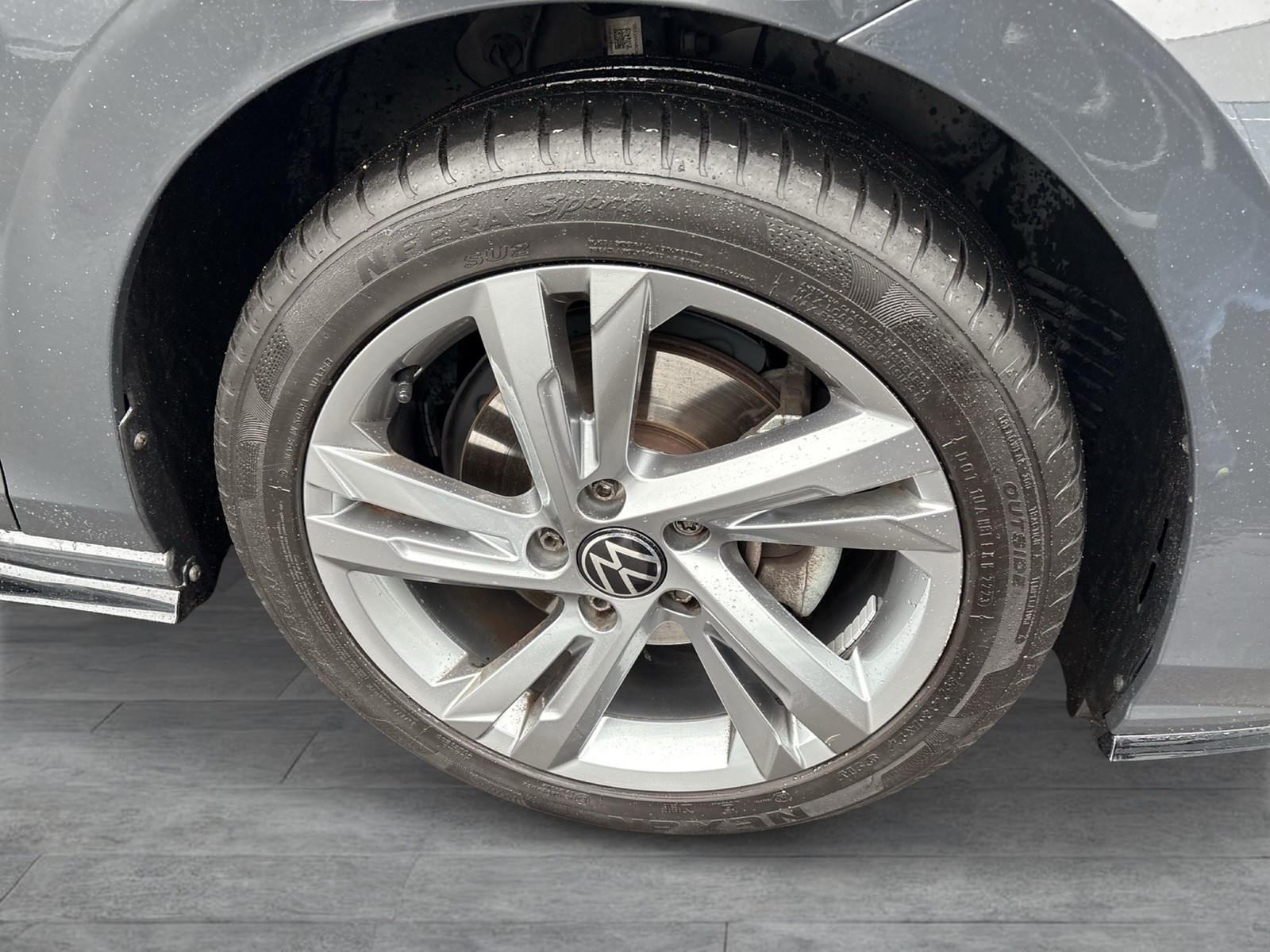 Volkswagen Golf VIII 1.5 eTSI R-LINE CAM ACC CARPLAY LM17