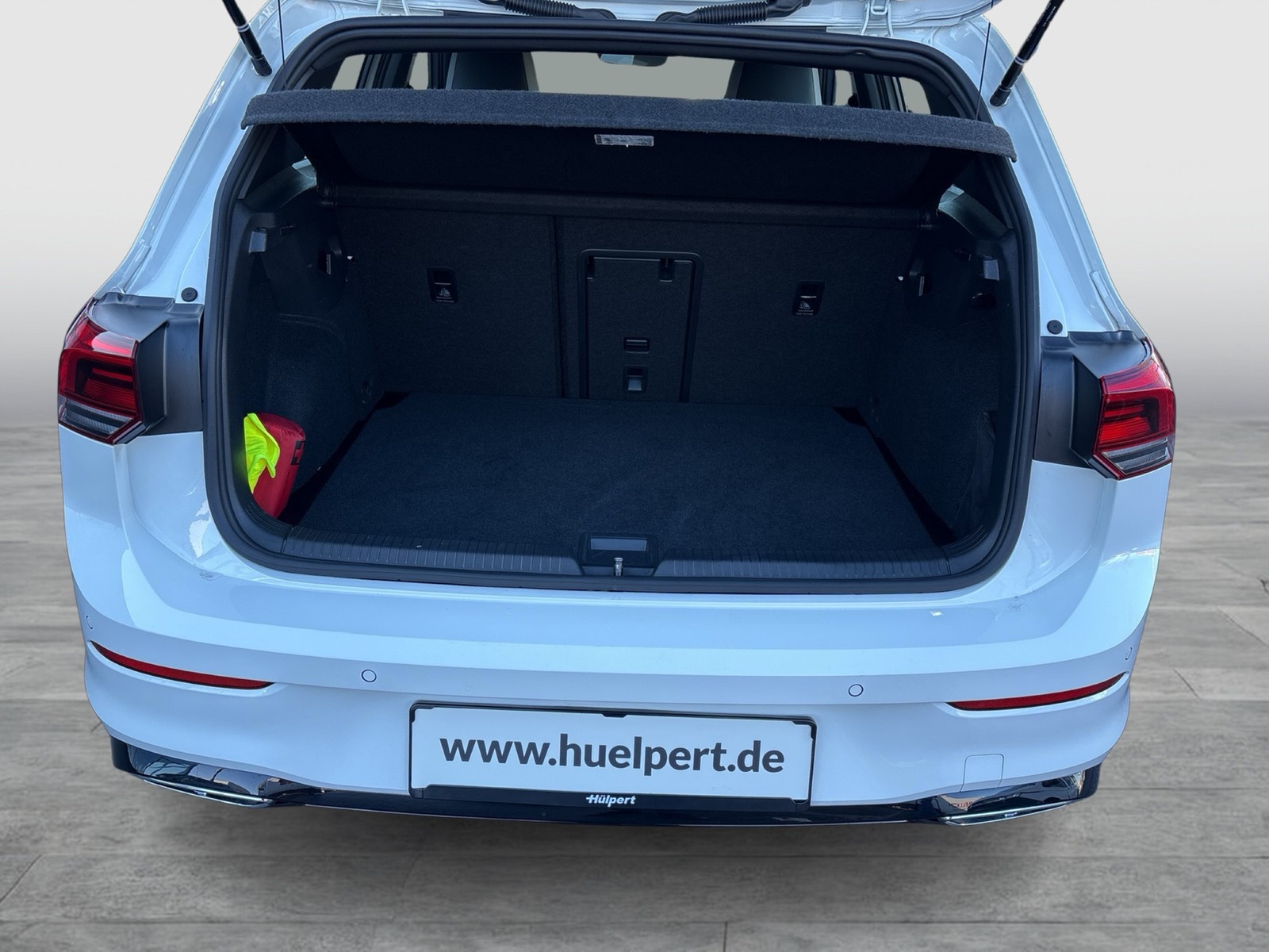 Volkswagen Golf VIII 1.5 eTSI R-LINE CARPLAY LM17 KEYLESSGO