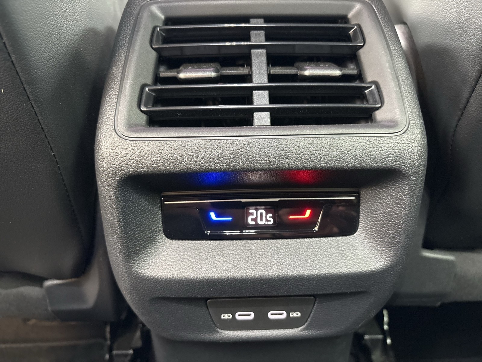 Volkswagen Tayron 1.5 eTSI LIFE AHK CAM ACC LM18 NAVI LED