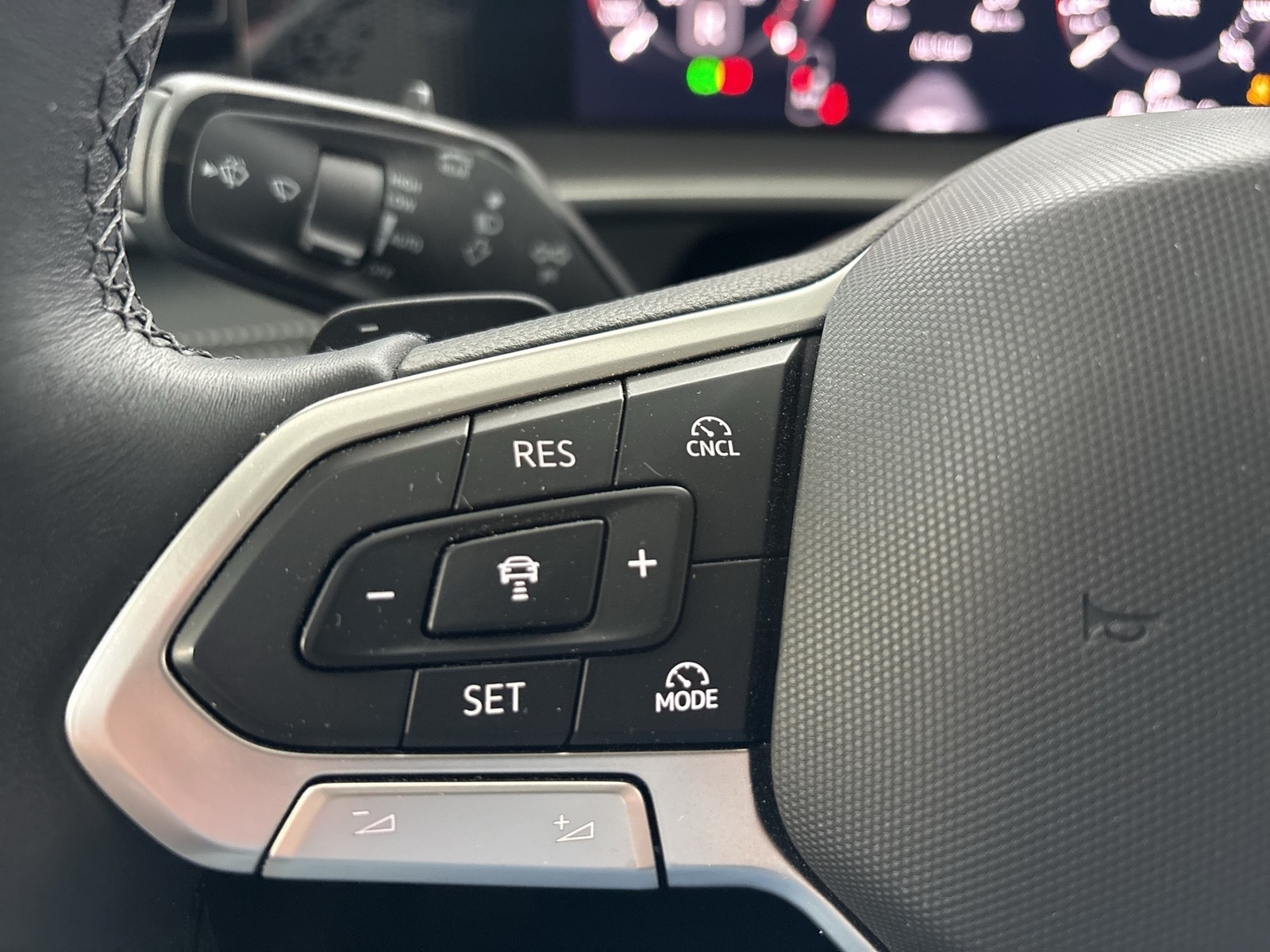 Volkswagen Tayron 1.5 eTSI LIFE AHK CAM ACC LM18 NAVI LED