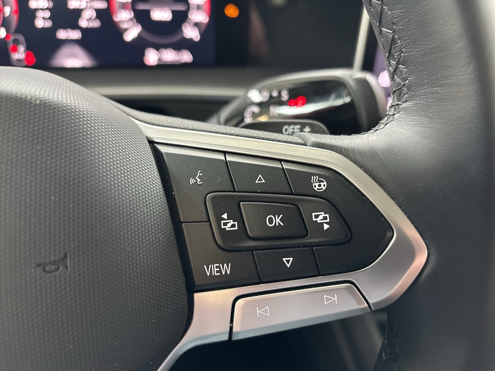 Volkswagen Tayron 1.5 eTSI LIFE AHK CAM ACC LM18 NAVI LED