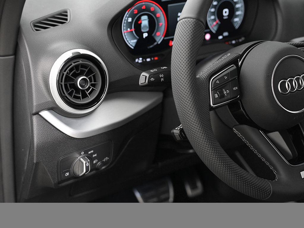 Audi Q2 35 TFSI S tronic S Line AHK+Sonnenschutzverglasung+Komfortpaket