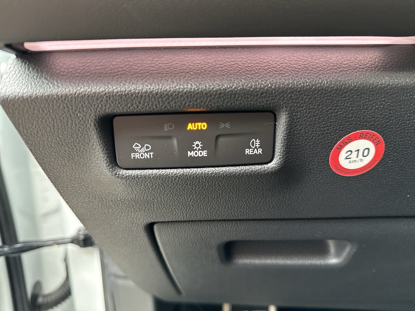 Volkswagen Tiguan 2.0 R-LINE 4X4 NEUES MODELL AHK CAM LM20