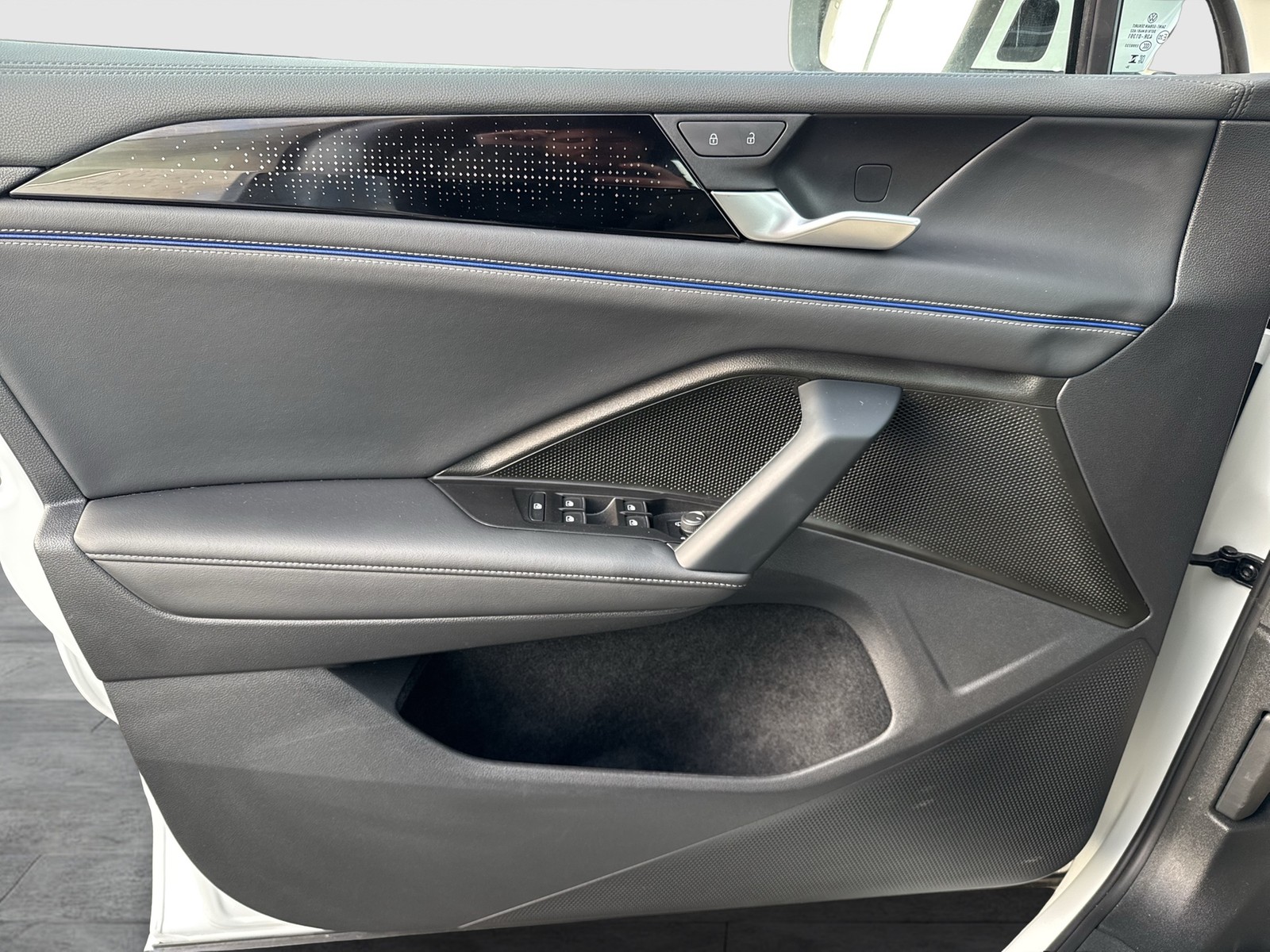 Volkswagen Tiguan 2.0 R-LINE 4X4 AHK CAM ACC LM20