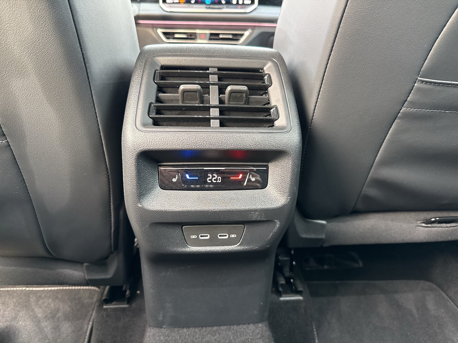 Volkswagen Tiguan 2.0 R-LINE 4X4 AHK CAM ACC LM20