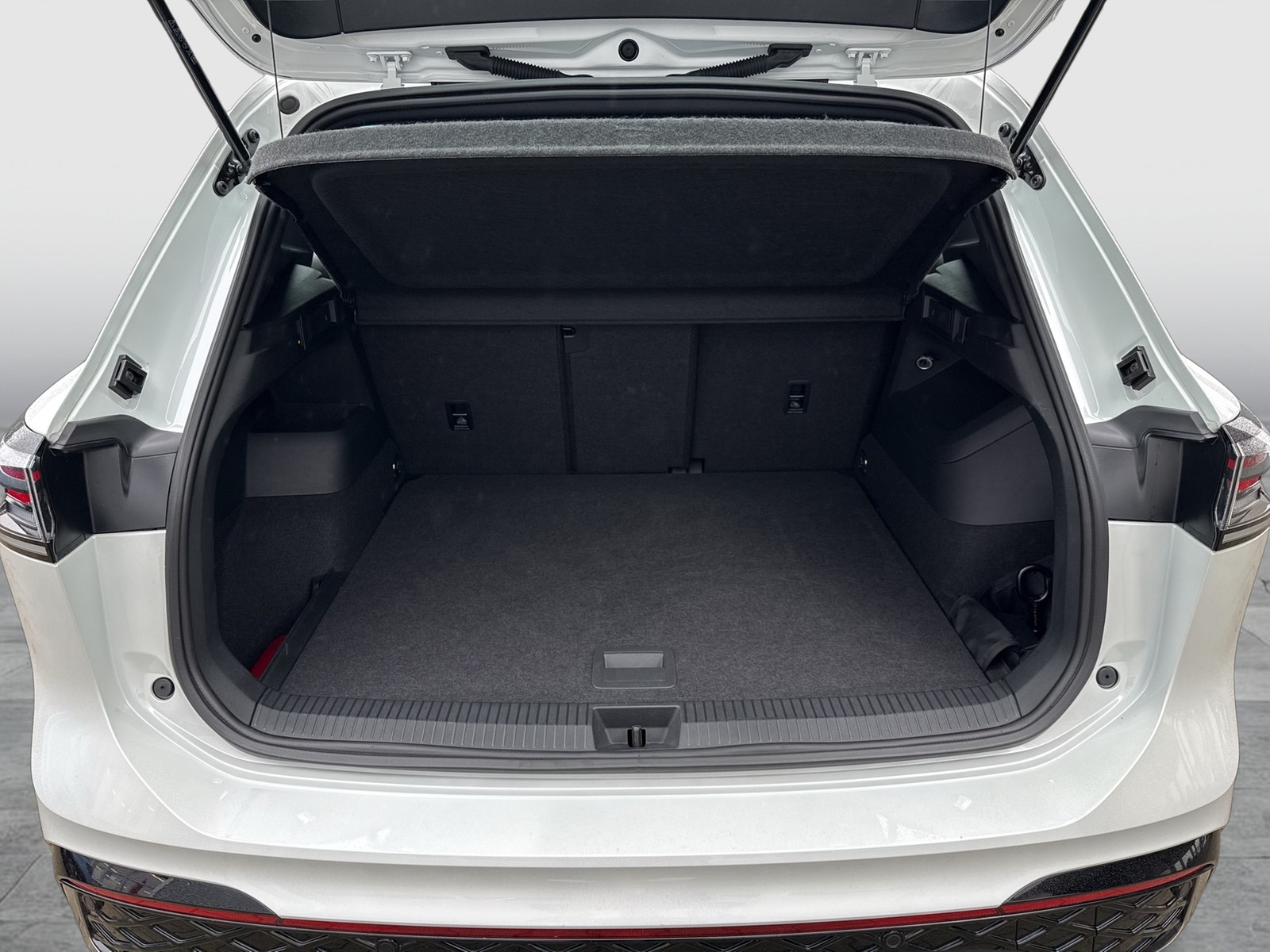 Volkswagen Tiguan 2.0 R-LINE 4X4 NEUES MODELL AHK CAM LM20