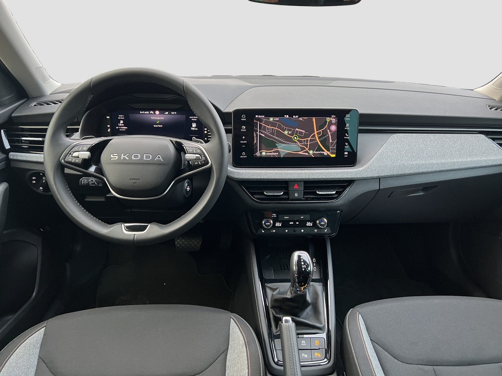 Skoda Kamiq 1.5 TOUR AHK CAM ACC E-KLAPPE NAVI LM17