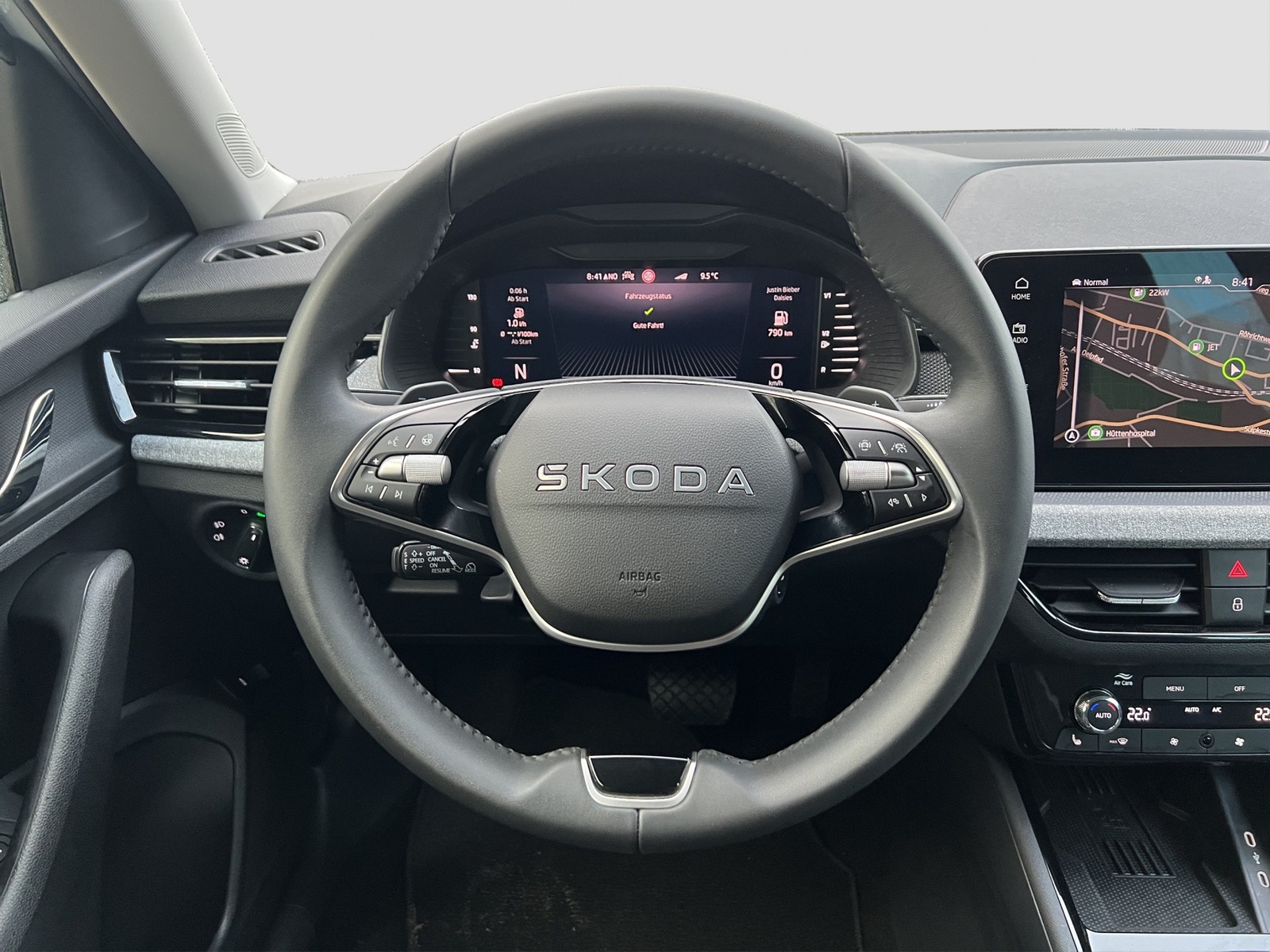 Skoda Kamiq 1.5 TOUR AHK CAM ACC E-KLAPPE NAVI LM17