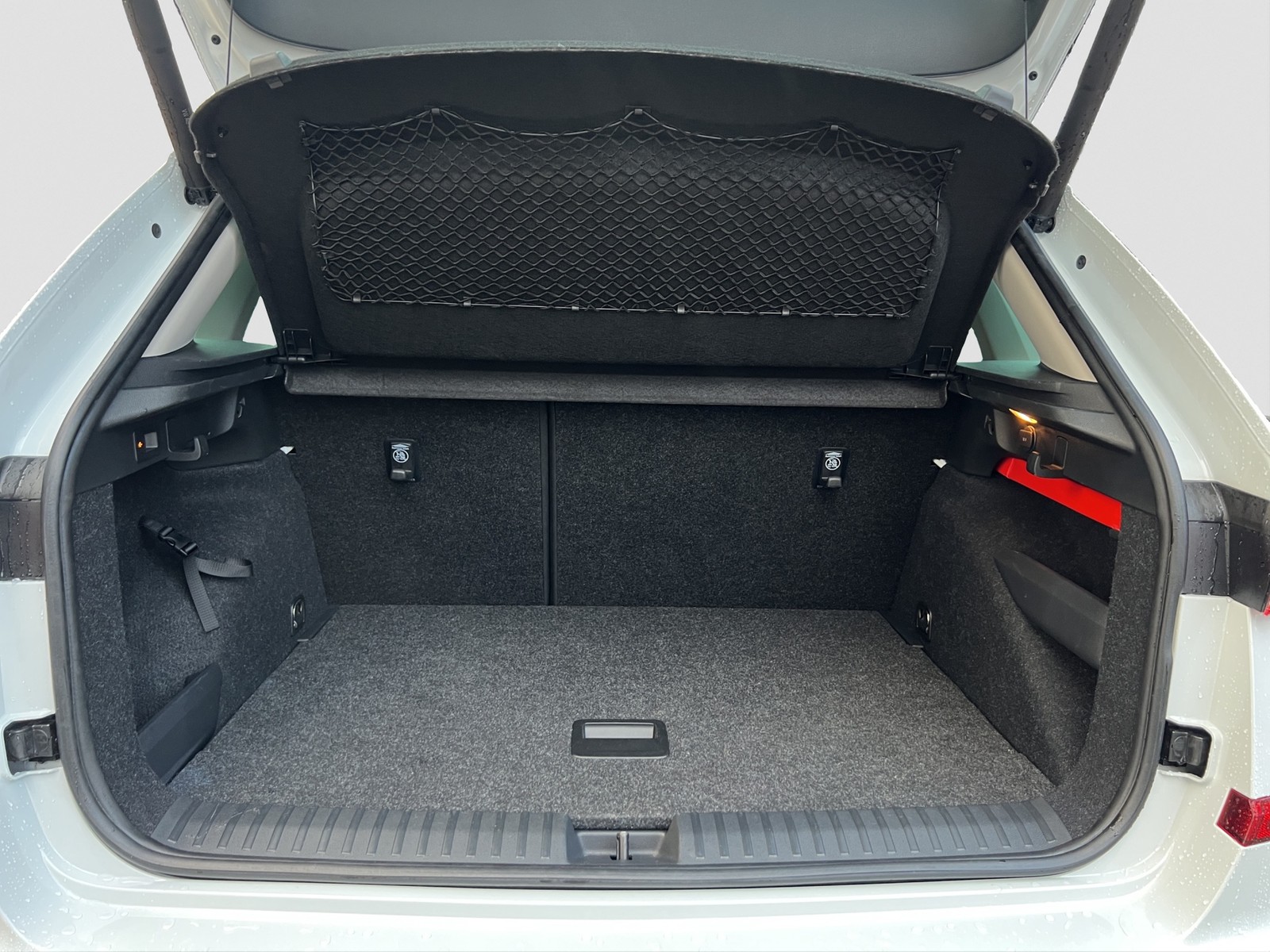 Skoda Kamiq 1.5 TOUR AHK CAM ACC E-KLAPPE NAVI LM17