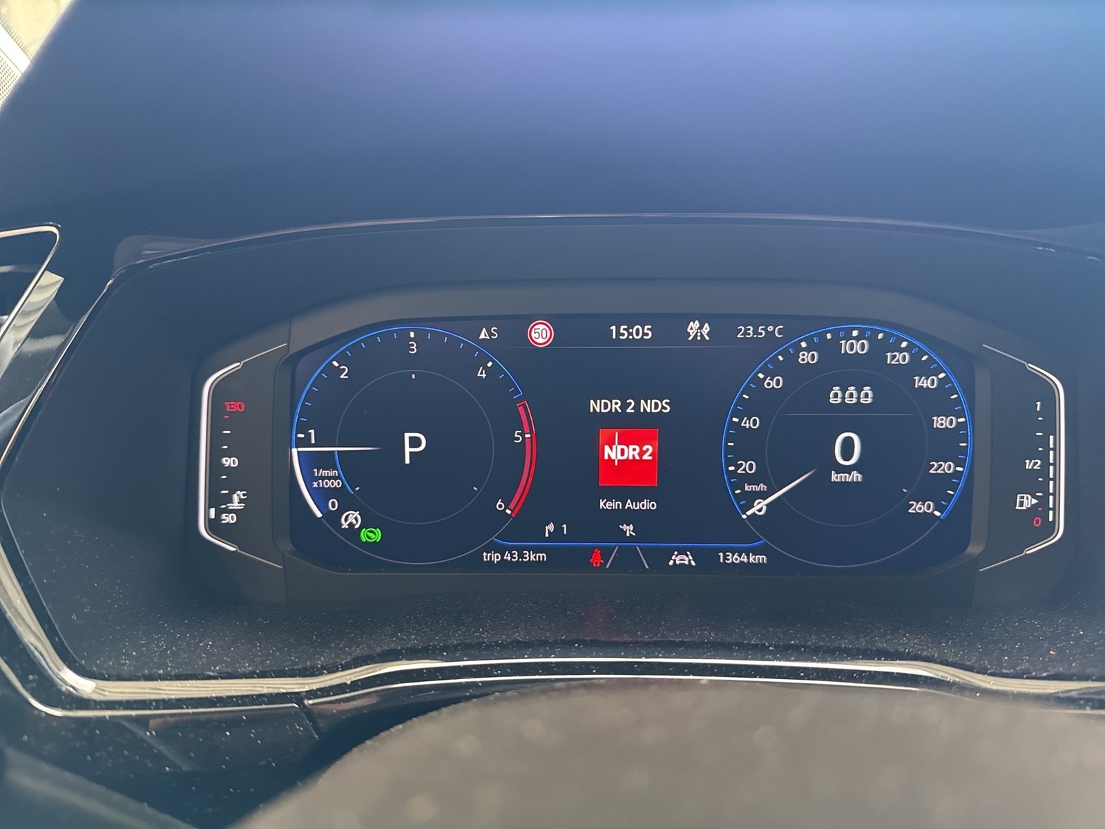 Volkswagen Touran 2.0 HIGHLINE AHK ACC LM17 NAVI CARPLAY