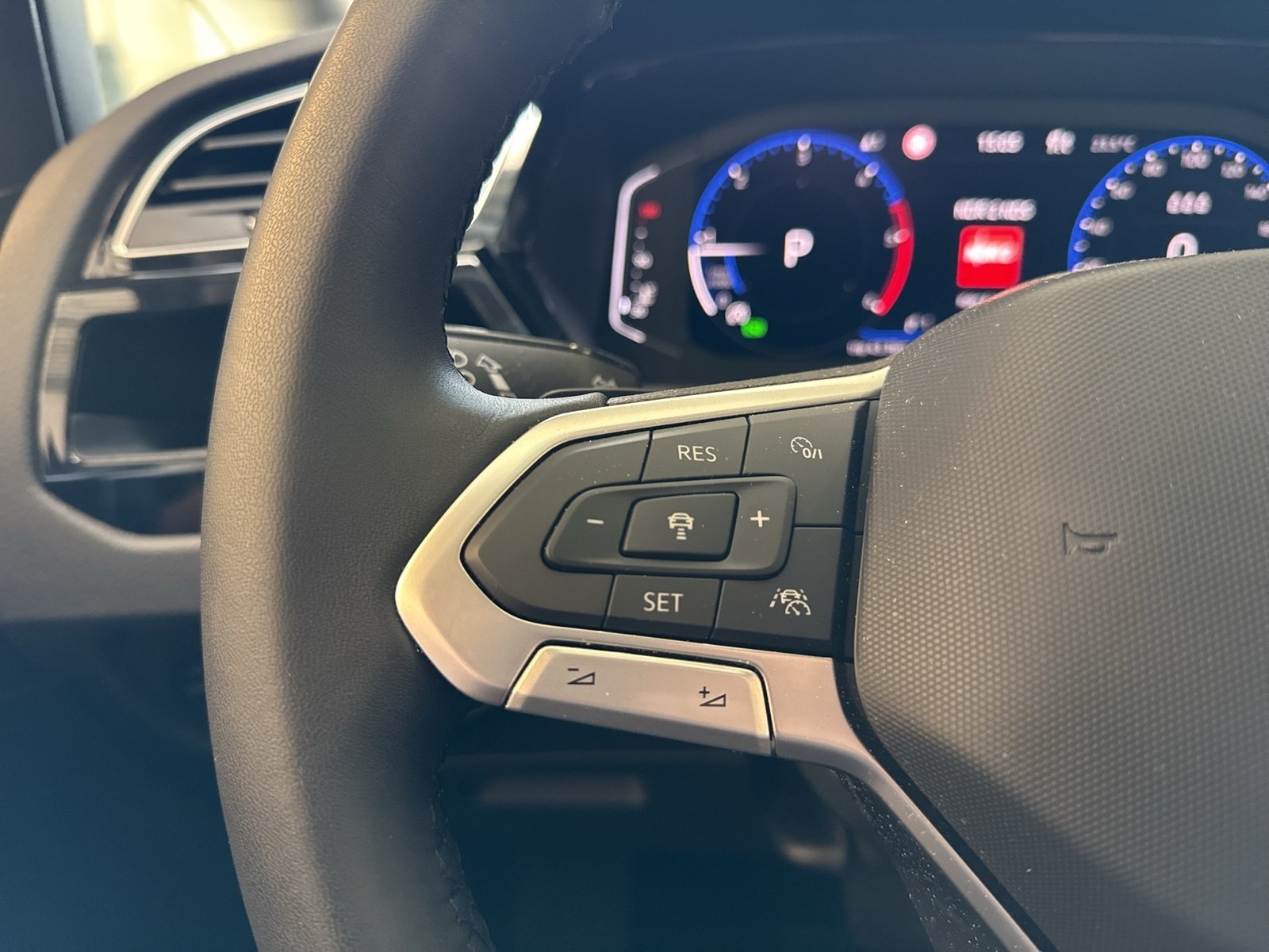 Volkswagen Touran 2.0 HIGHLINE AHK ACC LM17 NAVI CARPLAY