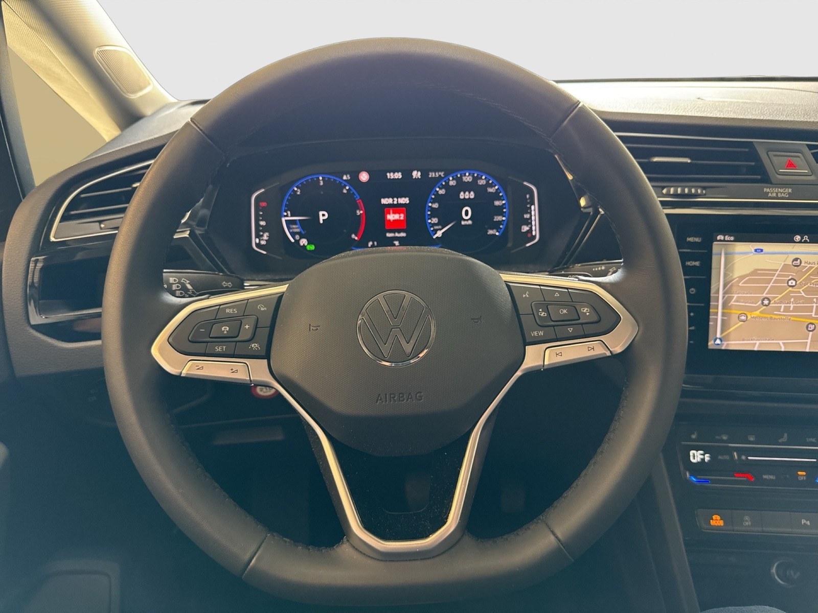 Volkswagen Touran 2.0 HIGHLINE AHK ACC LM17 NAVI CARPLAY
