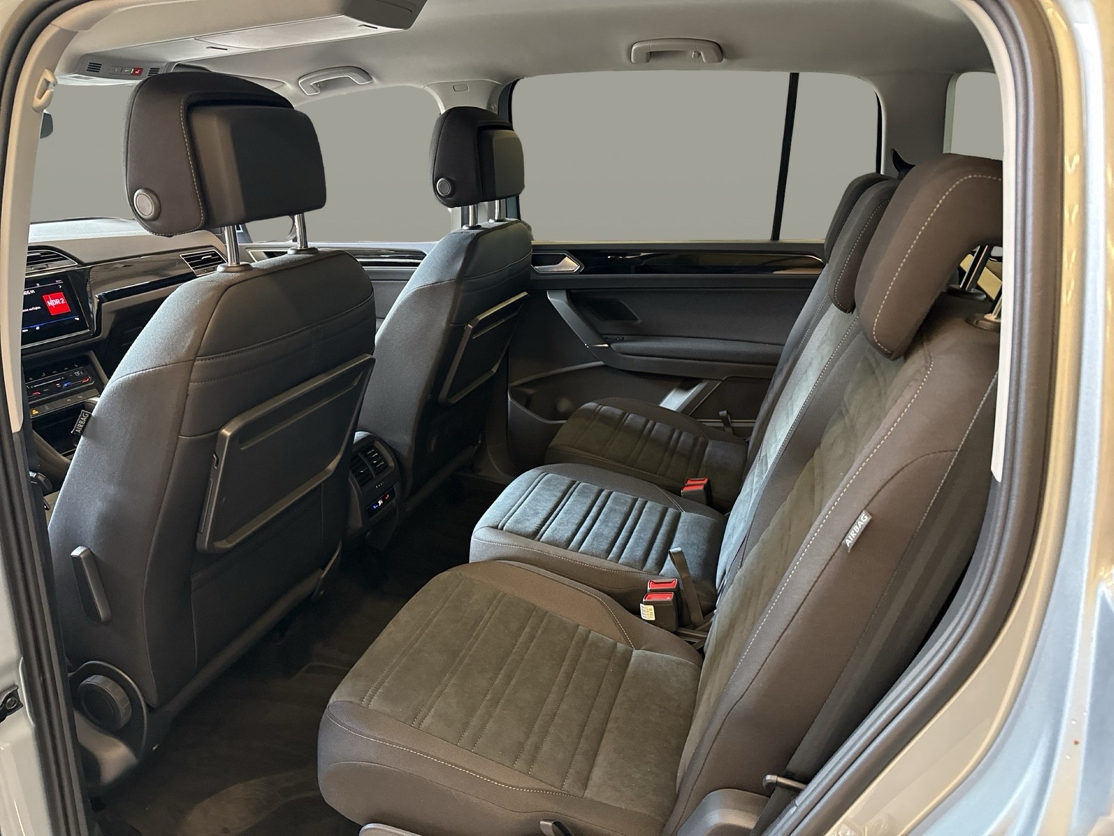 Volkswagen Touran 2.0 HIGHLINE AHK ACC LM17 NAVI CARPLAY