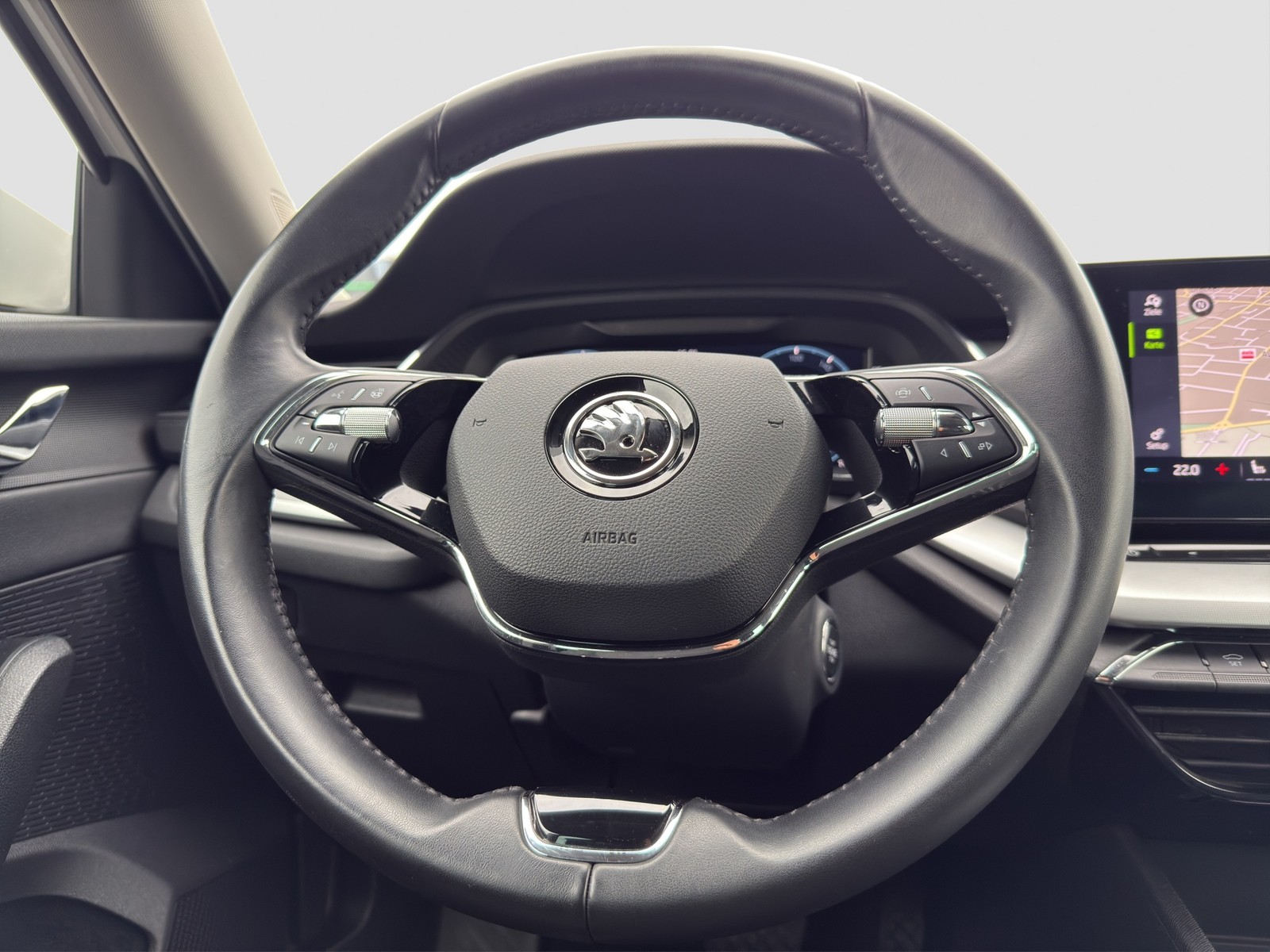 Skoda Octavia Combi 2.0 CLEVER AHK LM18 NAVICOLUMBUS