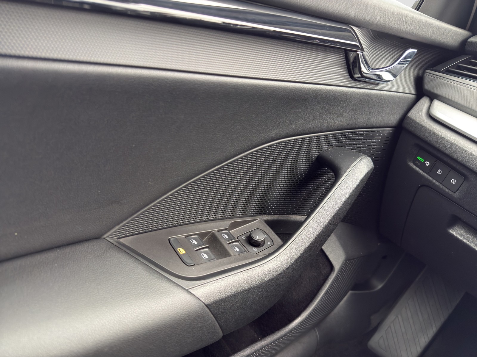 Skoda Octavia Combi 2.0 CLEVER AHK LM18 NAVICOLUMBUS