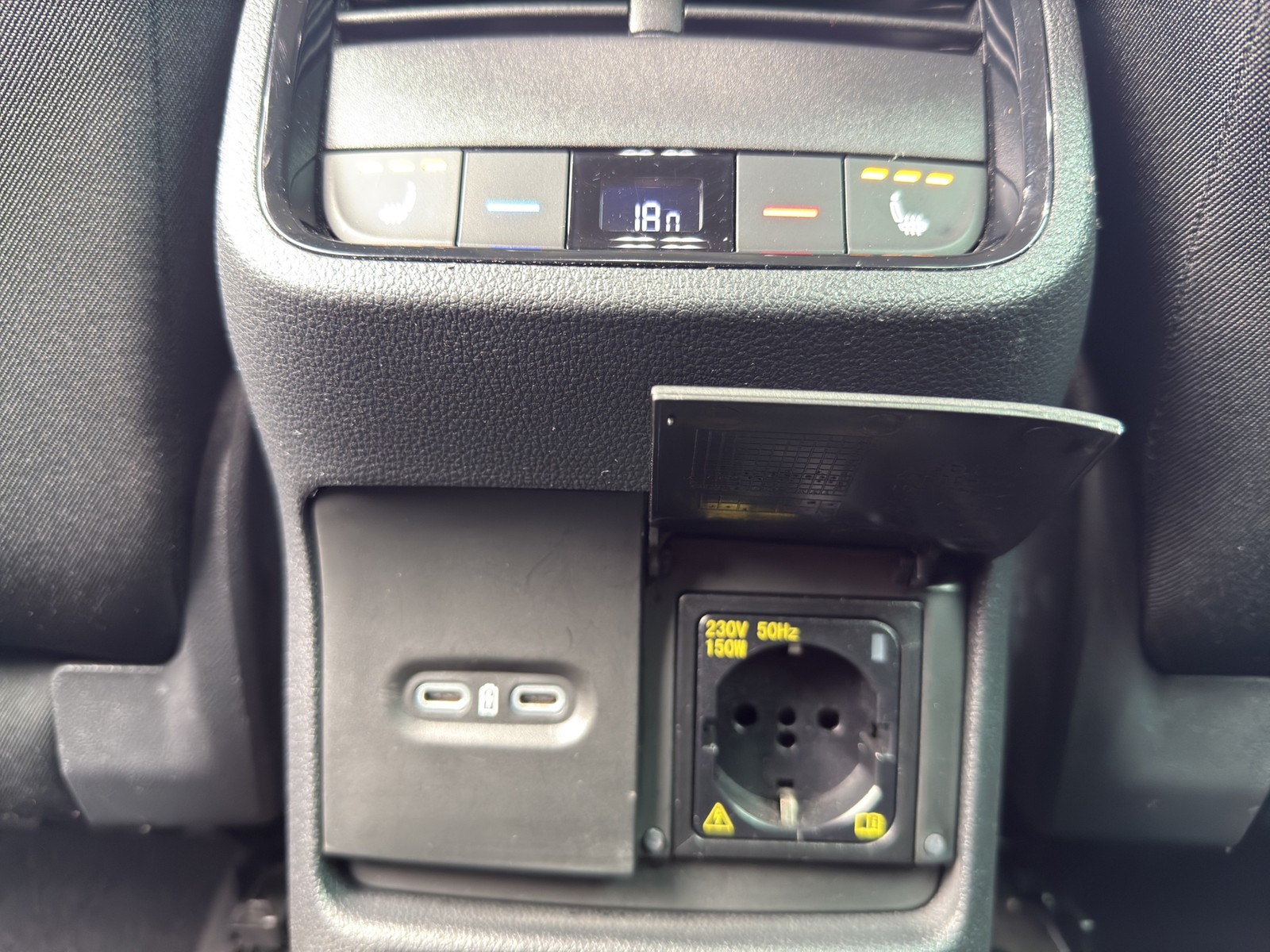 Skoda Octavia Combi 2.0 CLEVER AHK LM18 NAVICOLUMBUS