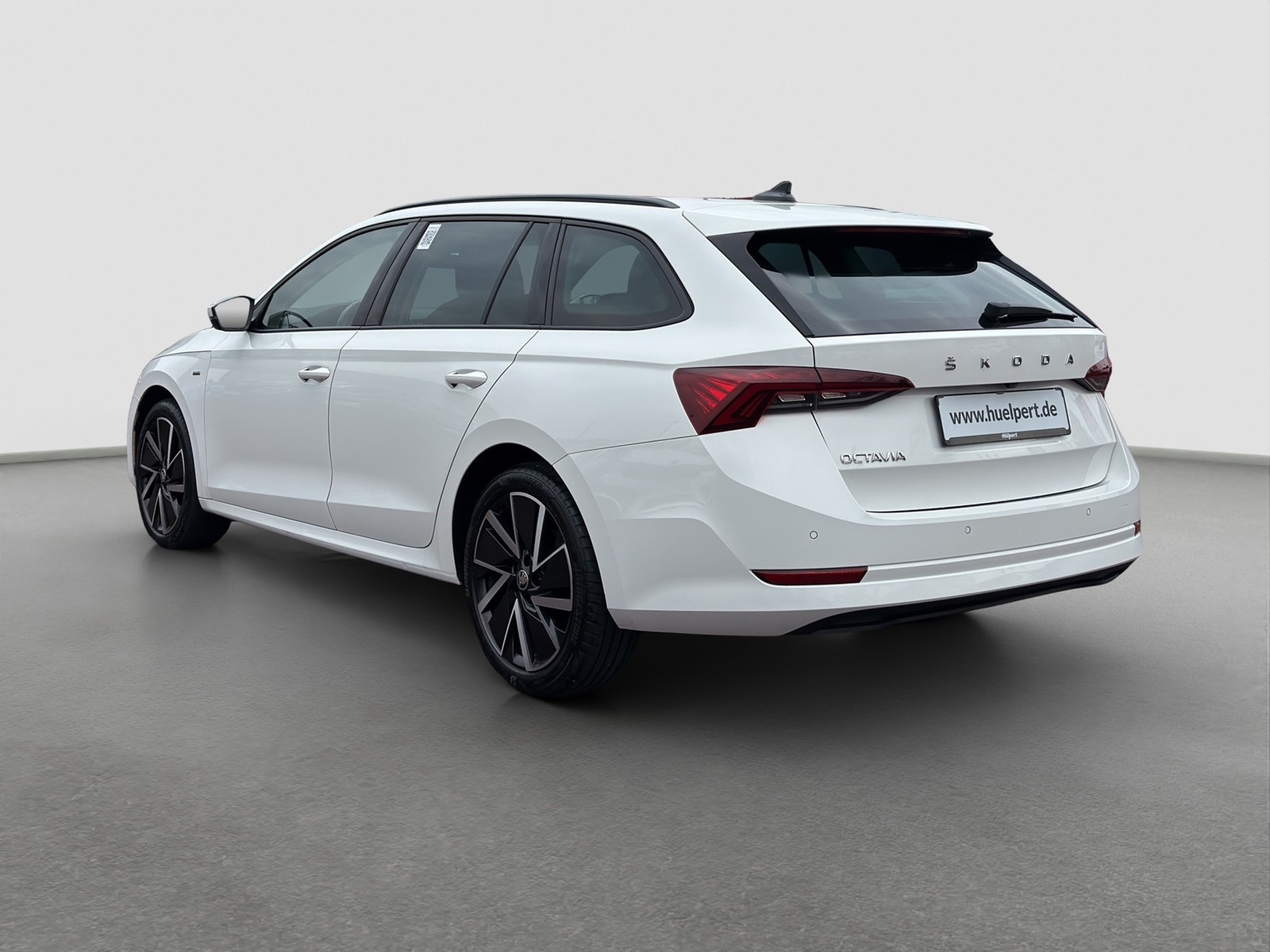 Skoda Octavia Combi 2.0 CLEVER AHK LM18 NAVICOLUMBUS