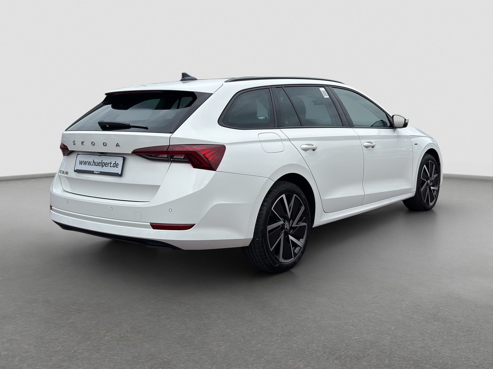 Skoda Octavia Combi 2.0 CLEVER AHK LM18 NAVICOLUMBUS